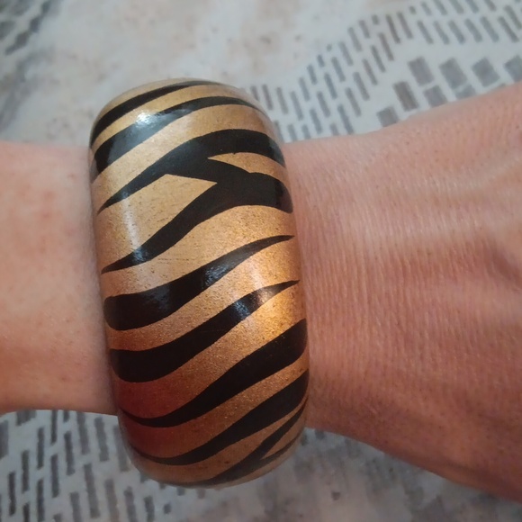 Animal Print Bangle Bracelet - Picture 4 of 4